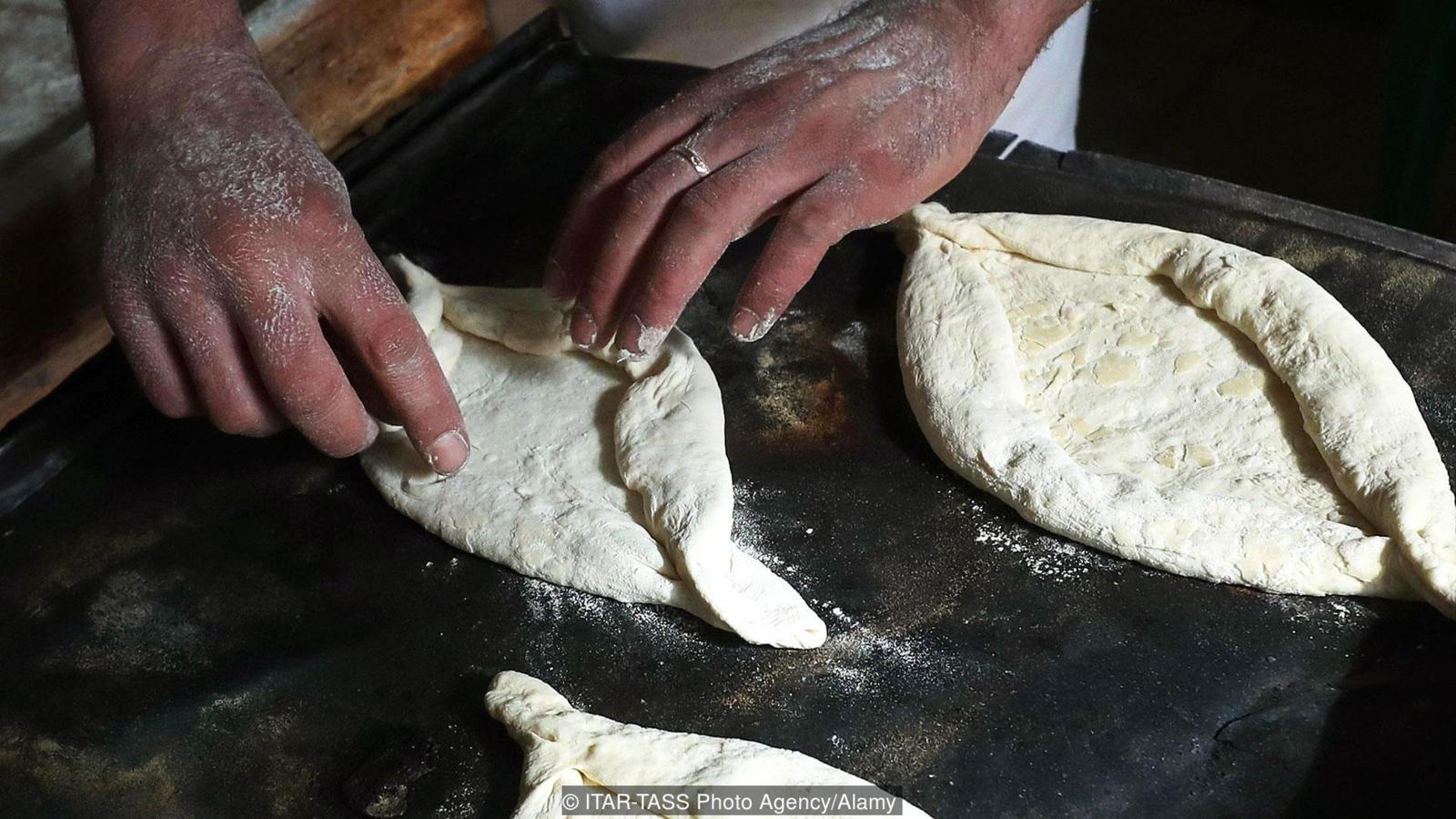Khachapuri, Georgia’s addictive cousin to pizza - BBC geotv.ge